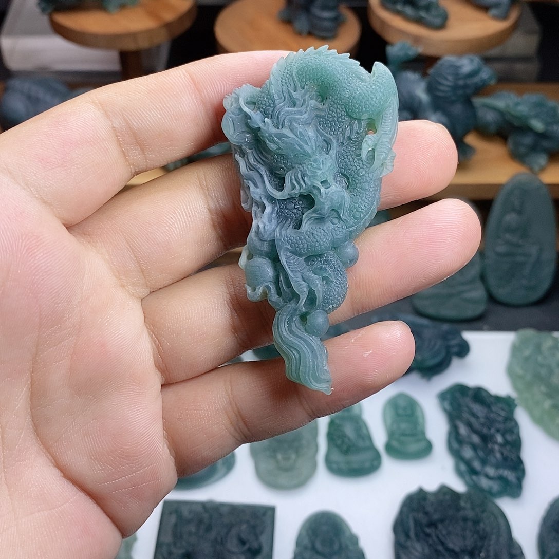 定制翡翠未镶嵌龙牌