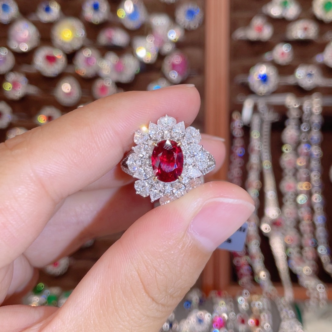 戒指18K金镶嵌红宝石