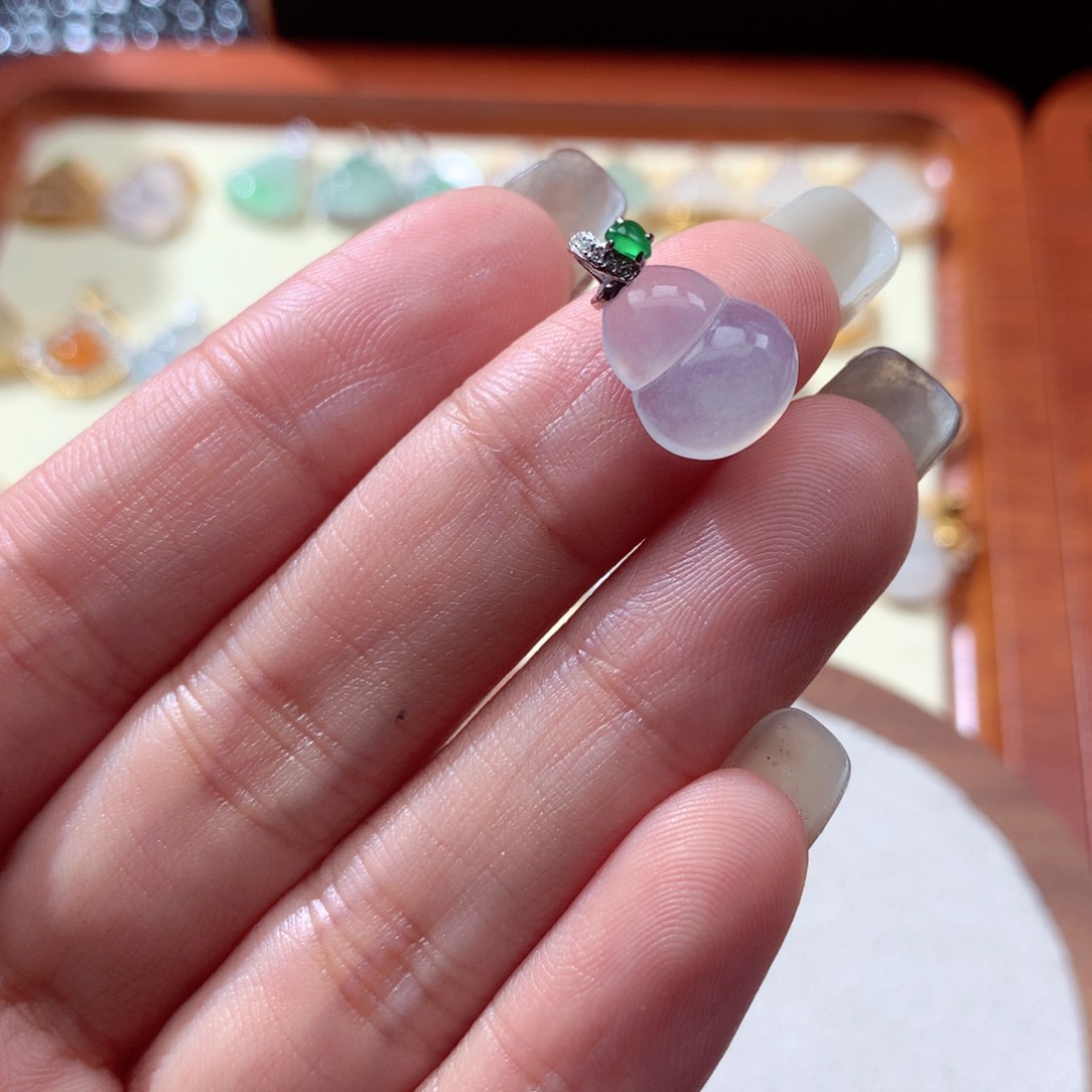 翡翠颈饰18K金镶嵌小*满翡翠