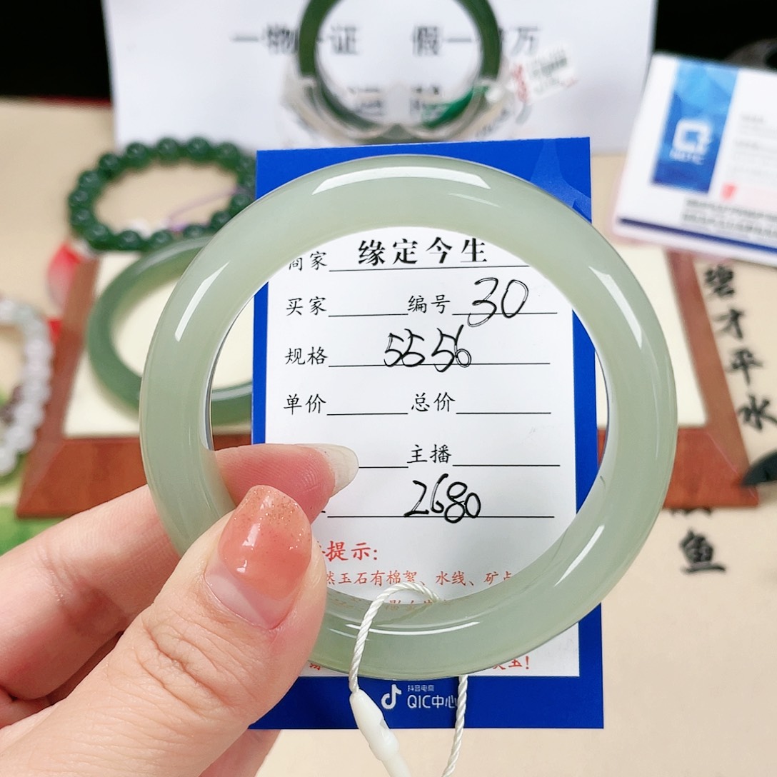 和田玉手镯未镶嵌