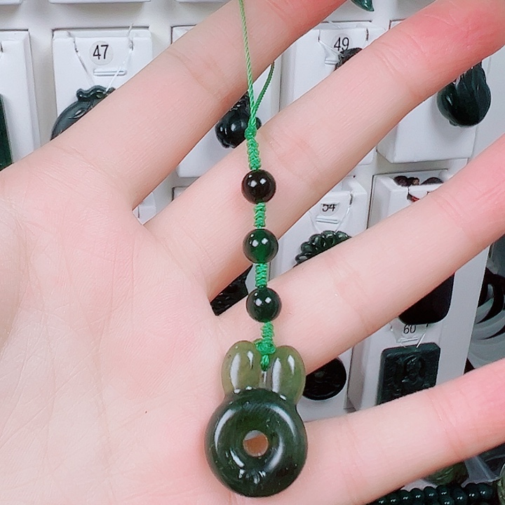 蛇纹石玉颈饰未镶嵌