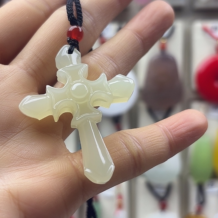 浅***顾石英质玉未镶嵌颈饰