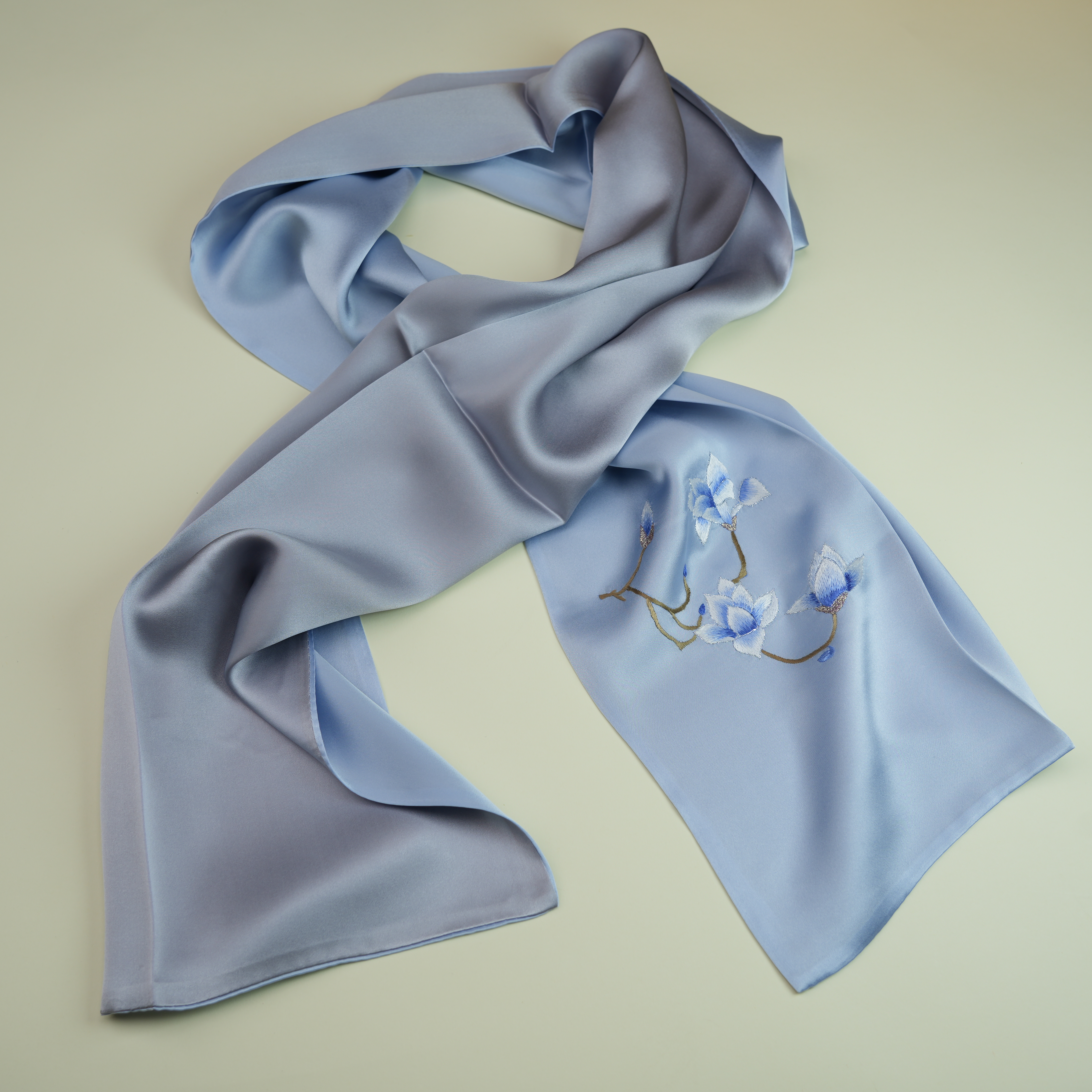 桑蚕丝玉兰蓝色围巾女春秋百搭苏绣旗袍披肩外搭妈妈送礼