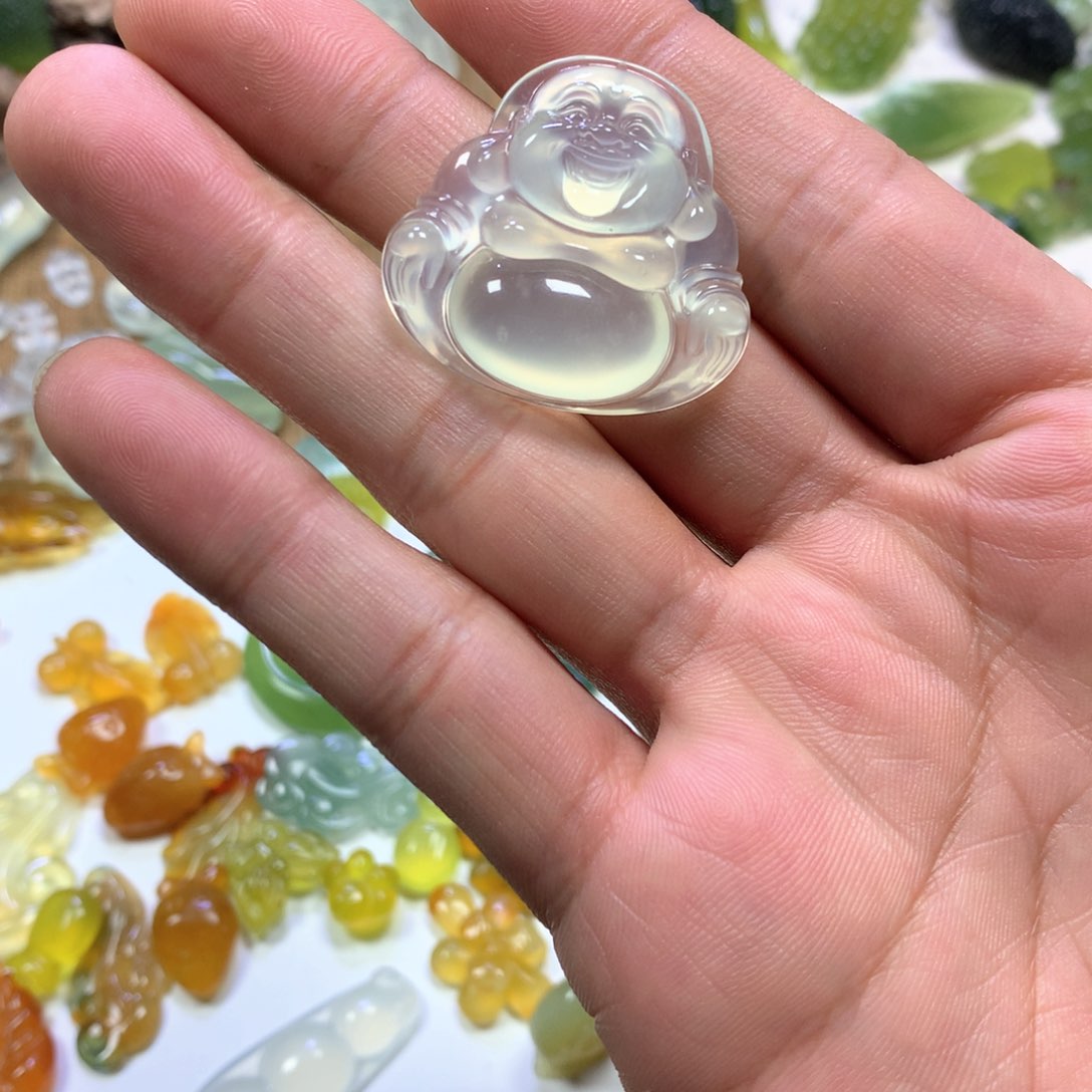 岫玉颈饰未镶嵌佛公