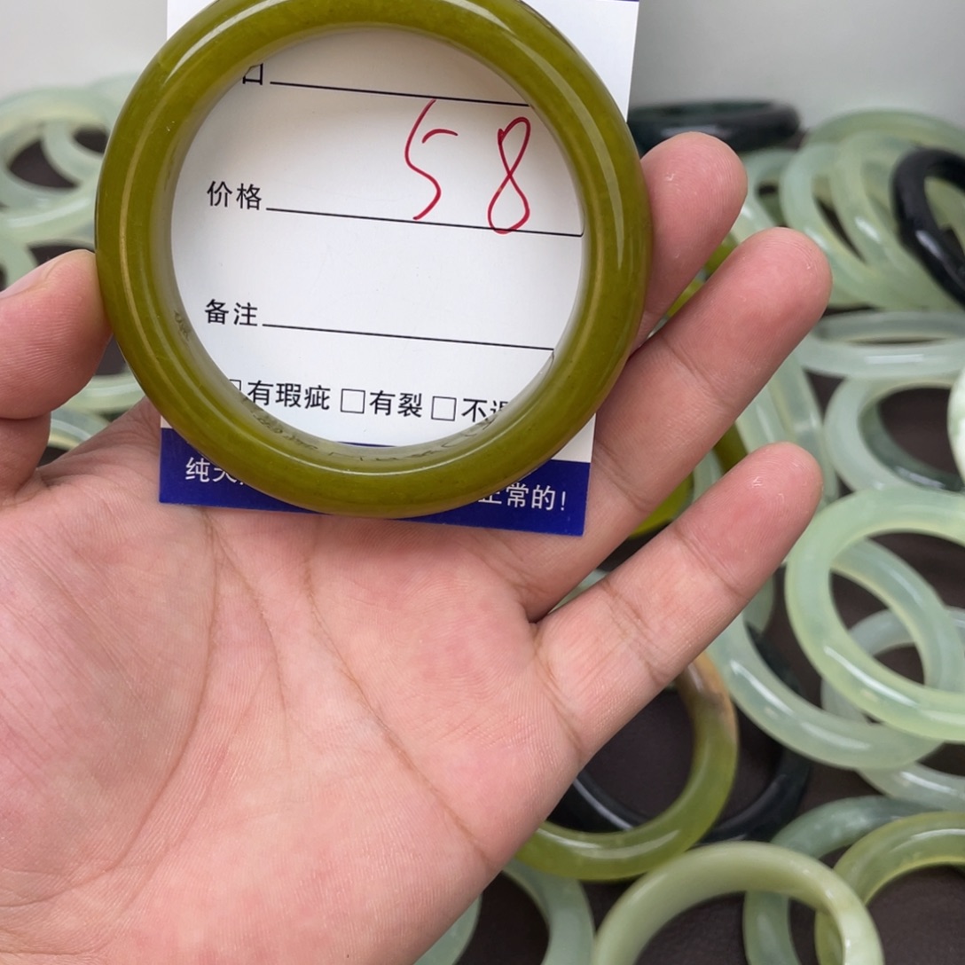 蛇纹石玉未镶嵌手镯