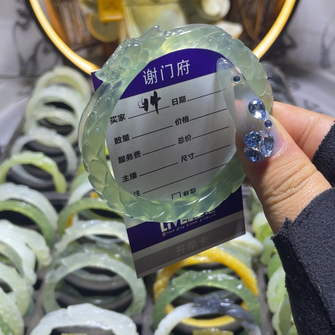 蛇纹石玉手镯未镶嵌徐****心