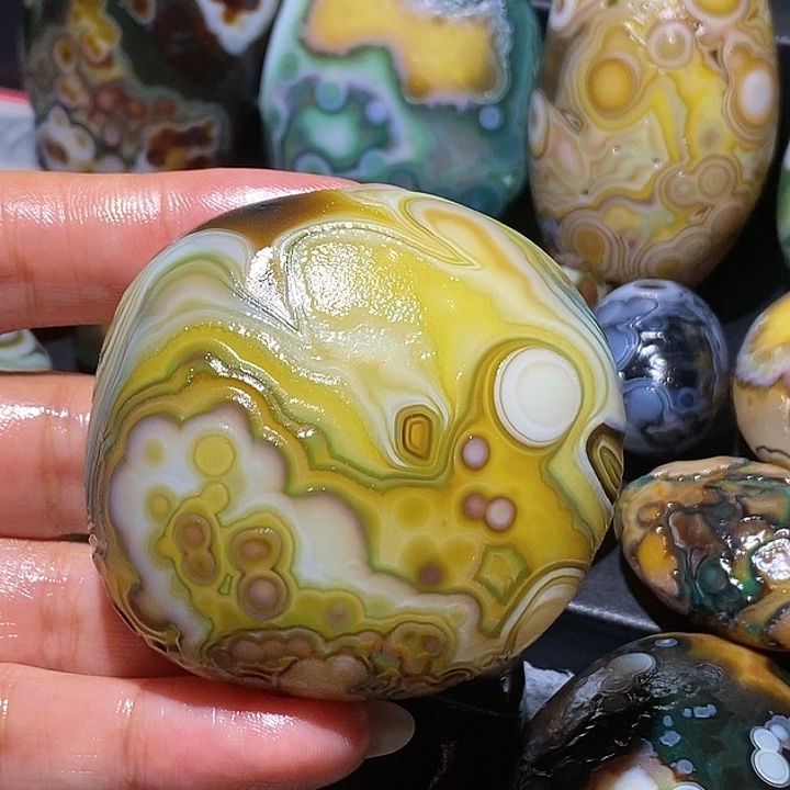 玛瑙/玉髓未镶嵌珠宝奇石90