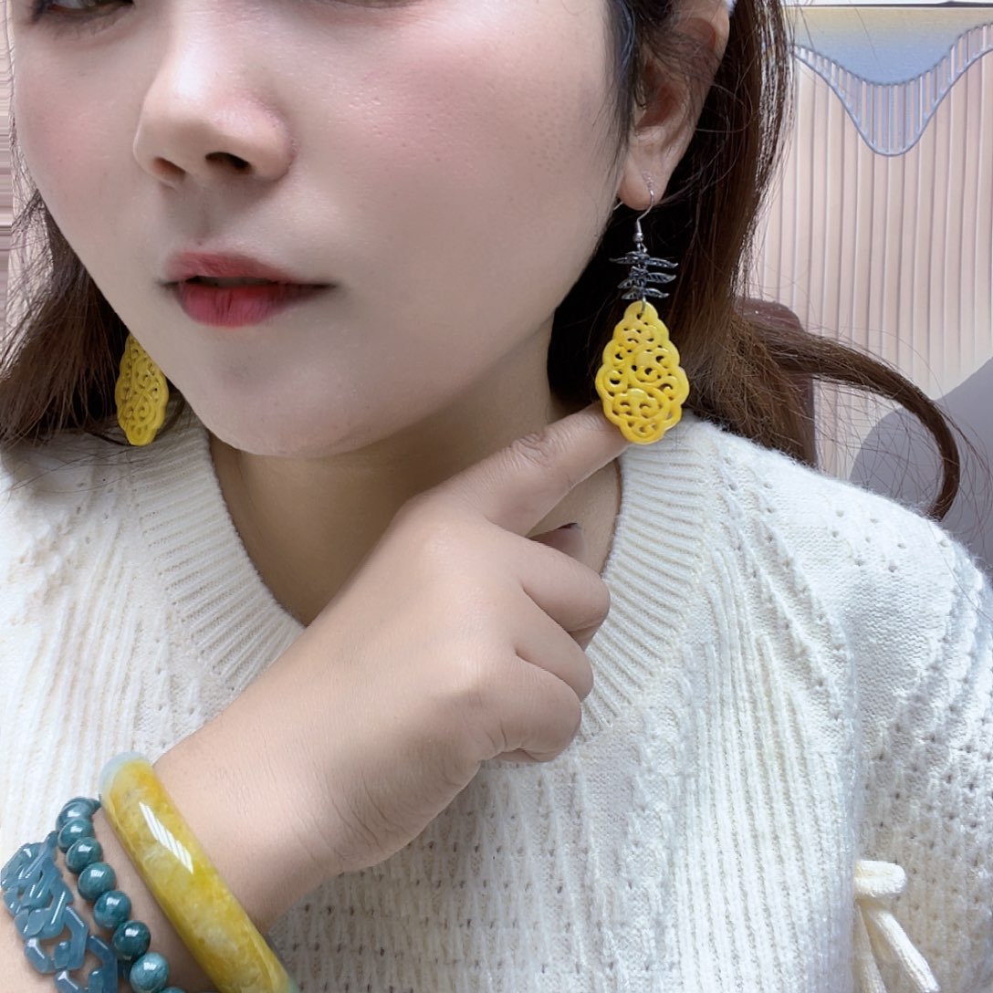 翡翠未镶嵌颈饰耳环