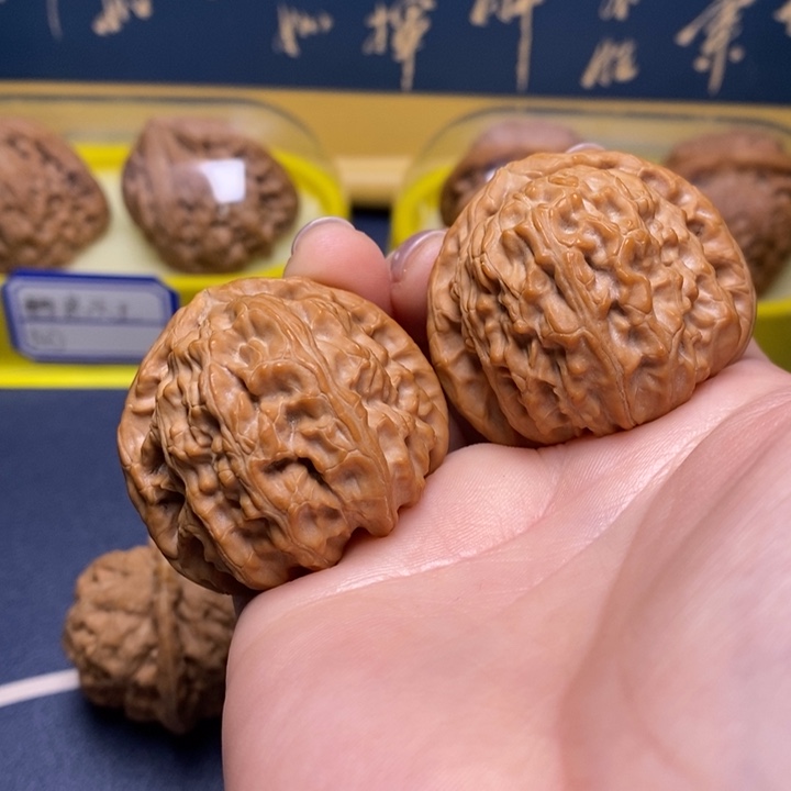 文玩核桃吊坠39三角白