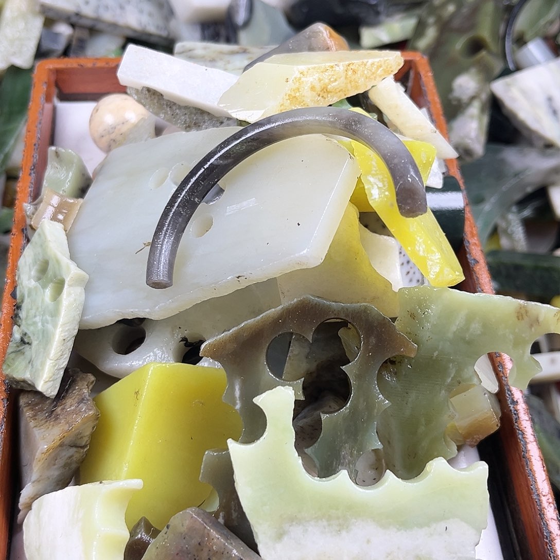颈饰未镶嵌和田玉沿**你