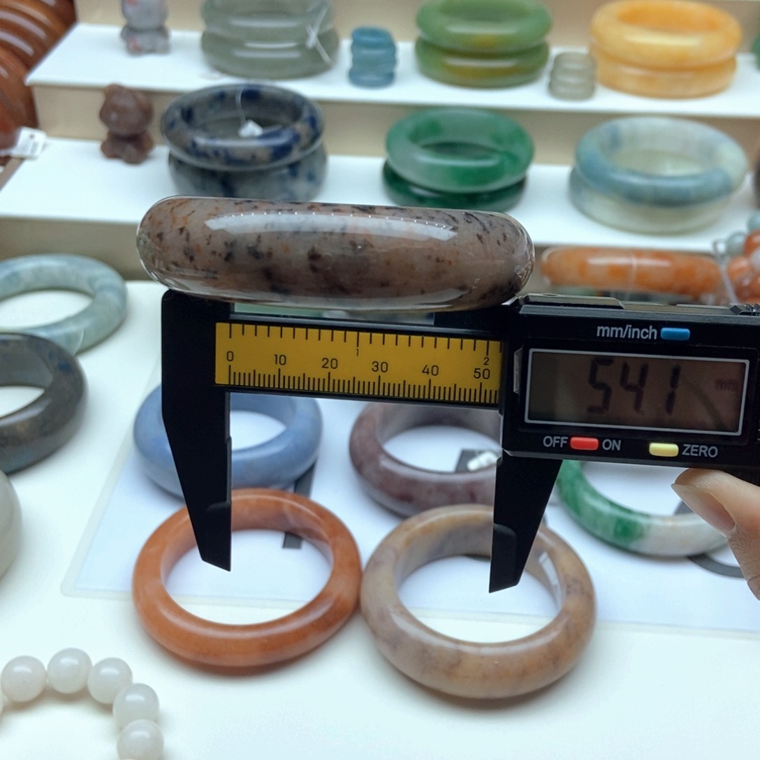 石英质玉手镯未镶嵌