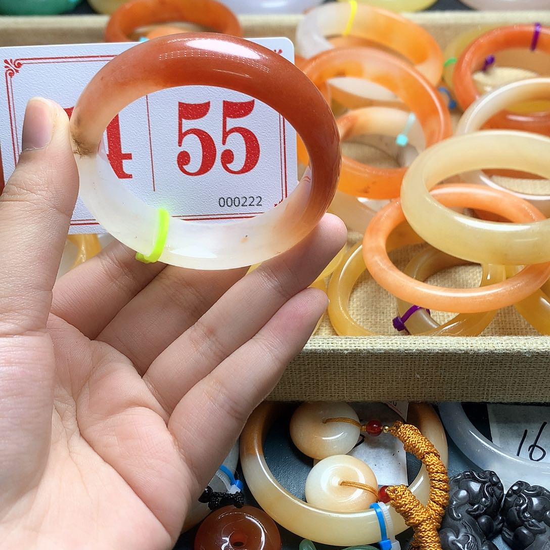 未镶嵌石英质玉（黄龙玉）手镯