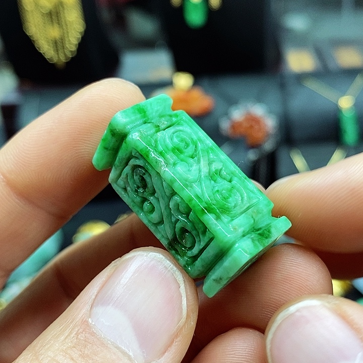 翡翠颈饰未镶嵌吊坠