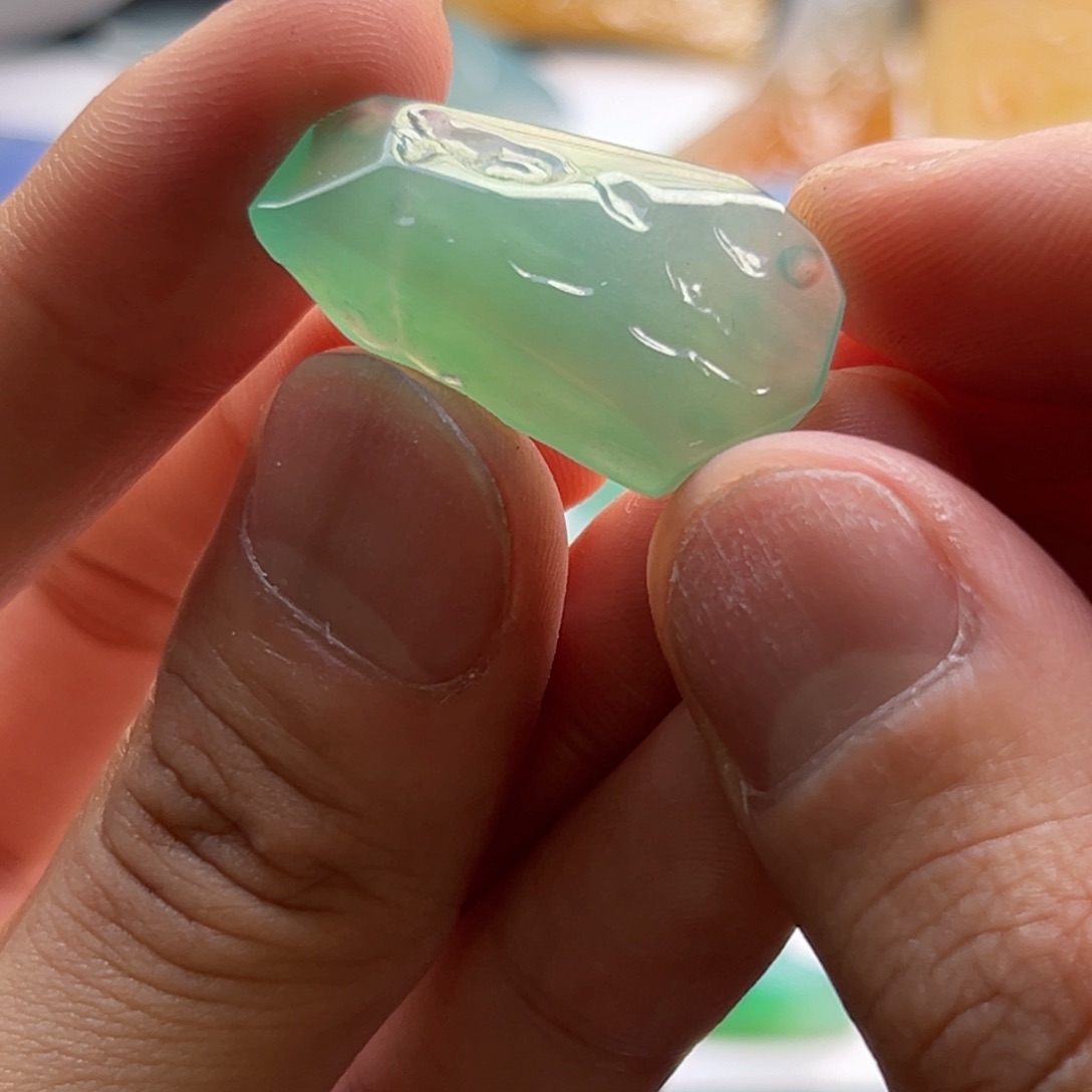 定制翡翠未镶嵌冰胶晴水甜绿底吊坠