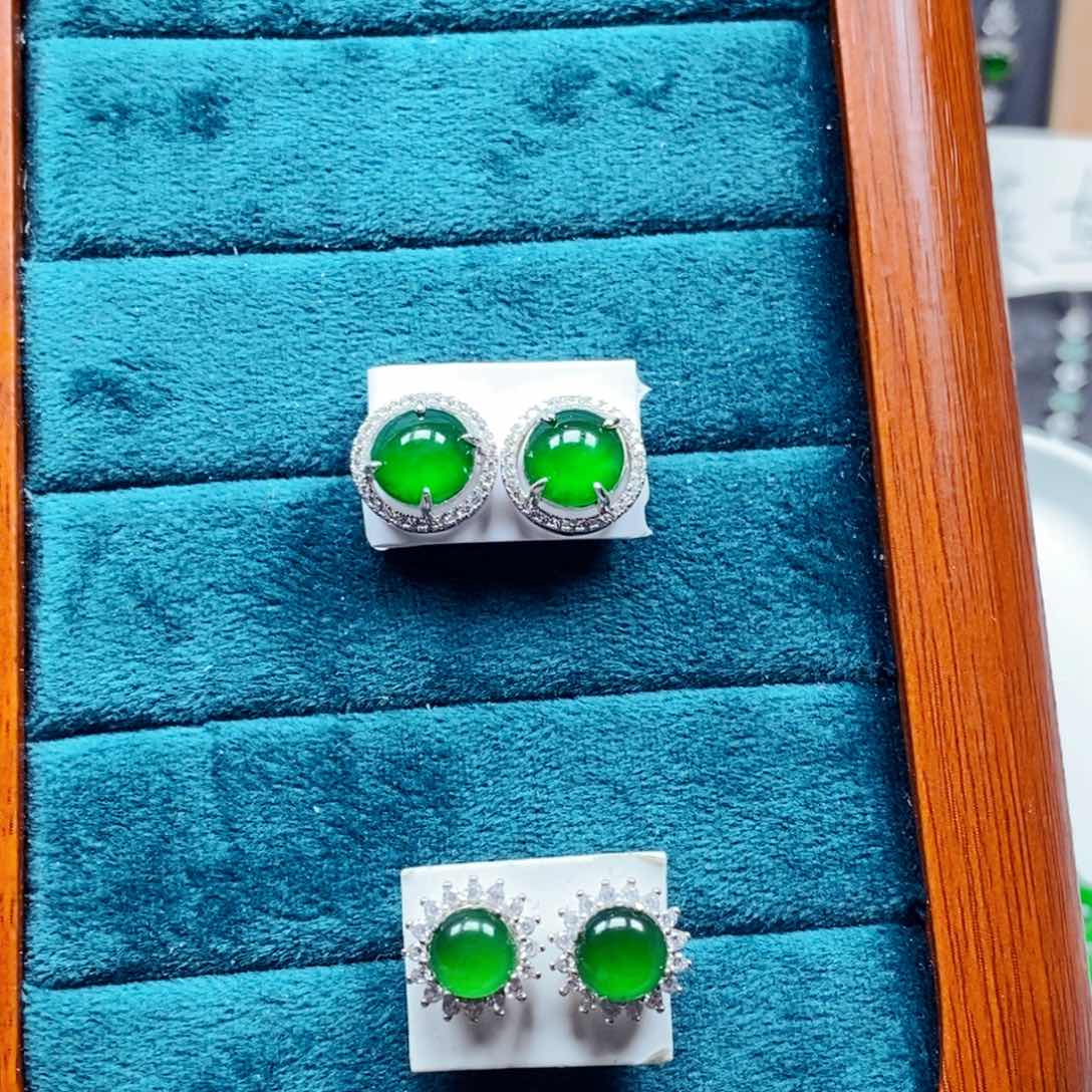 翡翠颈饰未镶嵌赵***~耳钉