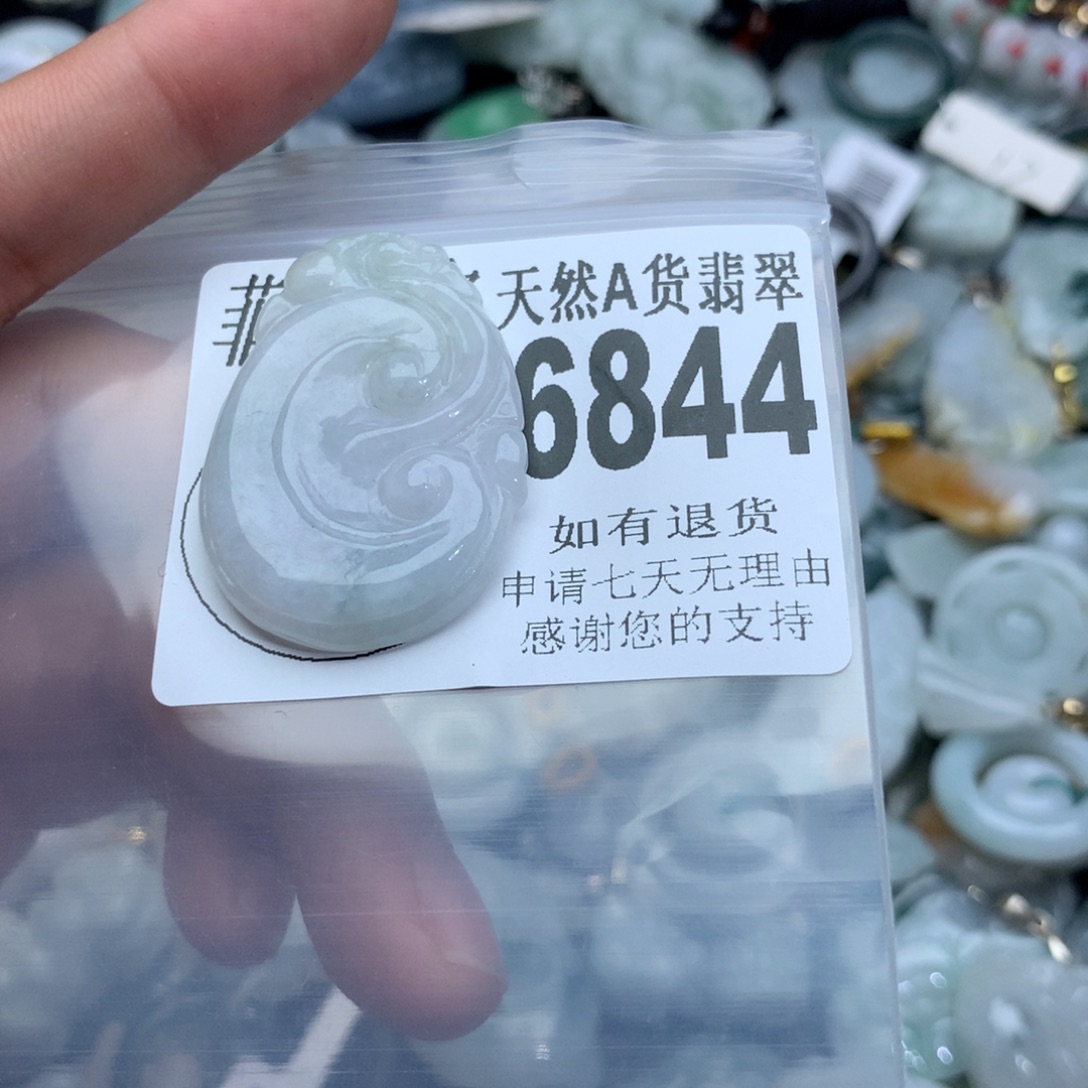 翡翠颈饰未镶嵌6844。