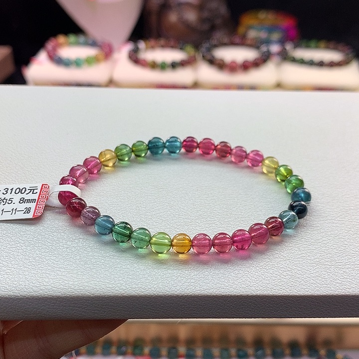 碧玺手链未镶嵌5.8/浓艳。