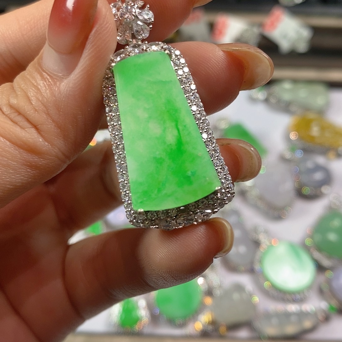 翡翠颈饰银S925镶嵌天然翡翠