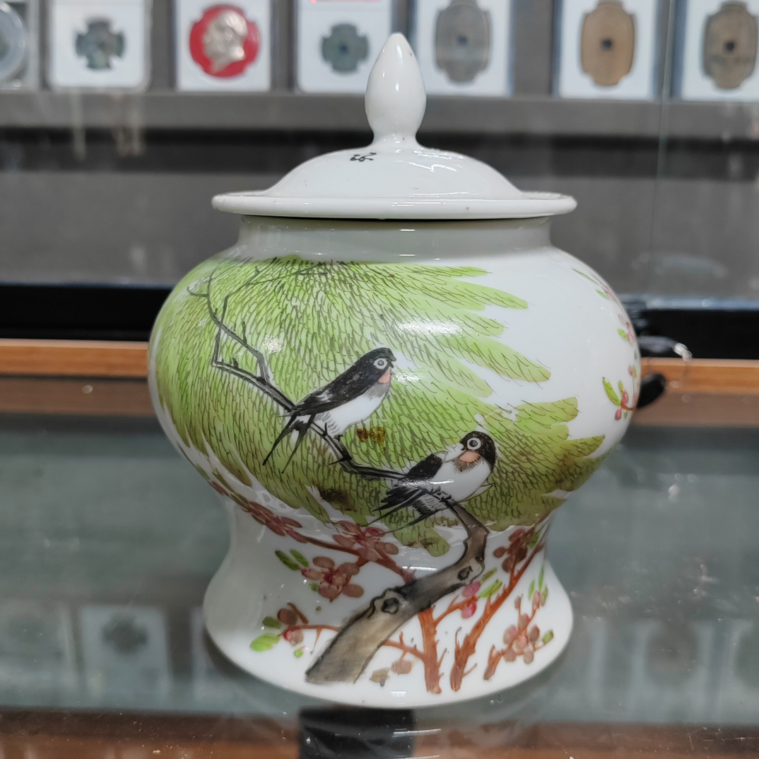 精美花瓶彰显艺术气息