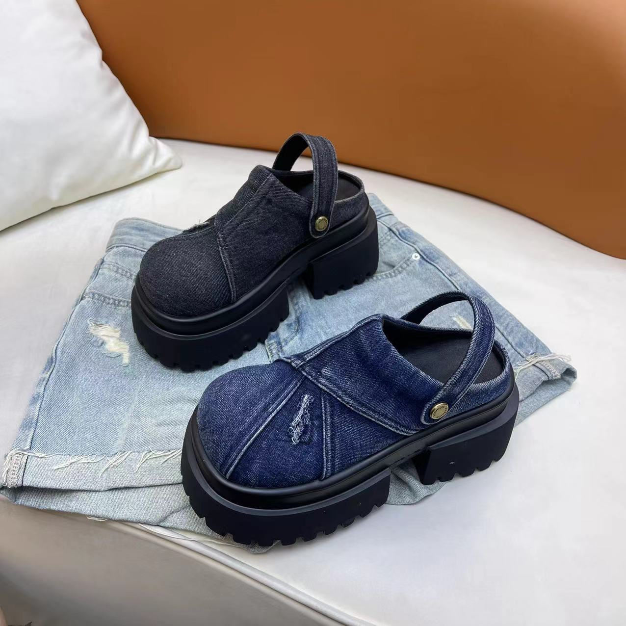 2025《唐宁街》新款无烟灰牛仔半拖休闲百搭英伦风圆头时尚半拖个性