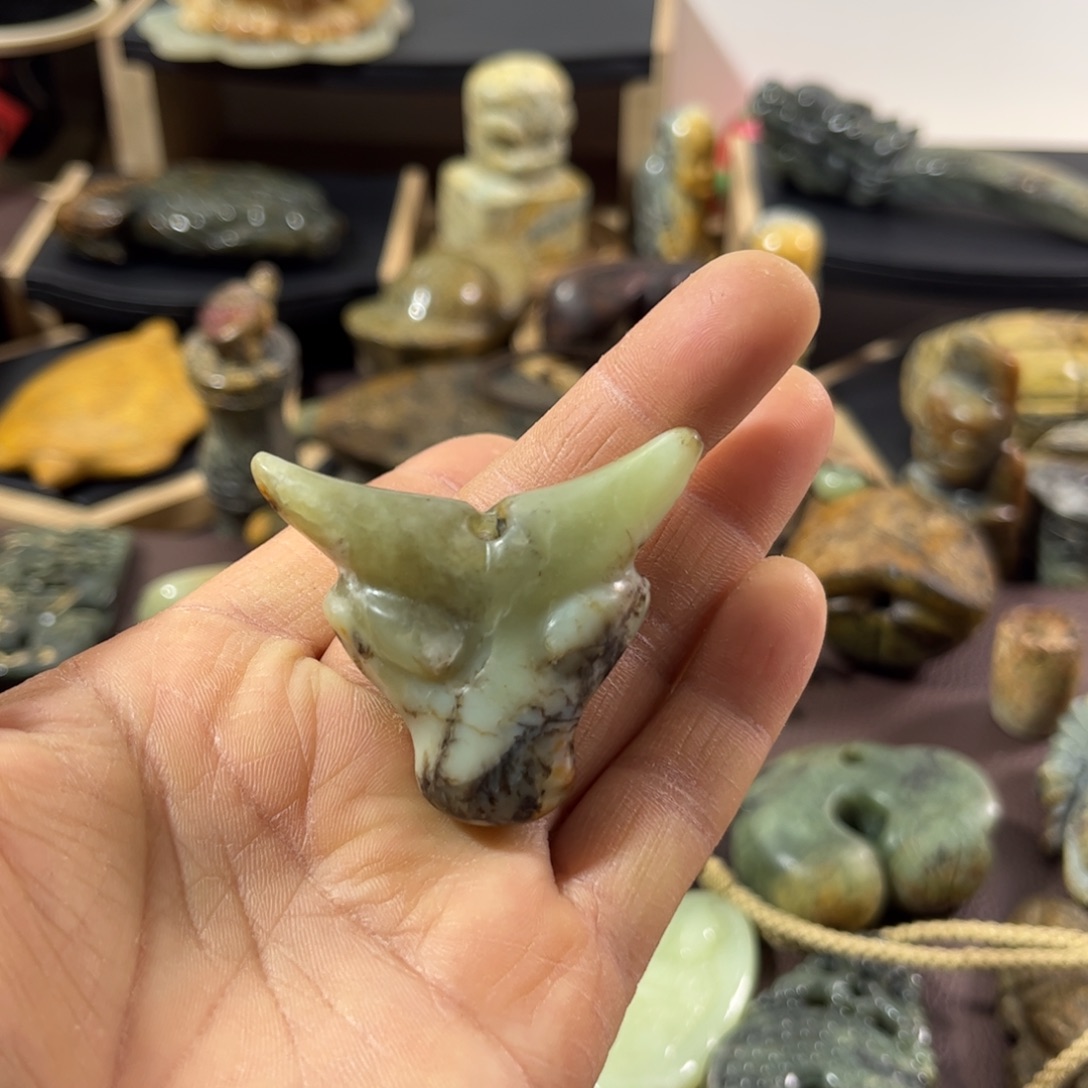 岫岩河磨玉（透闪石质玉）未镶嵌把件