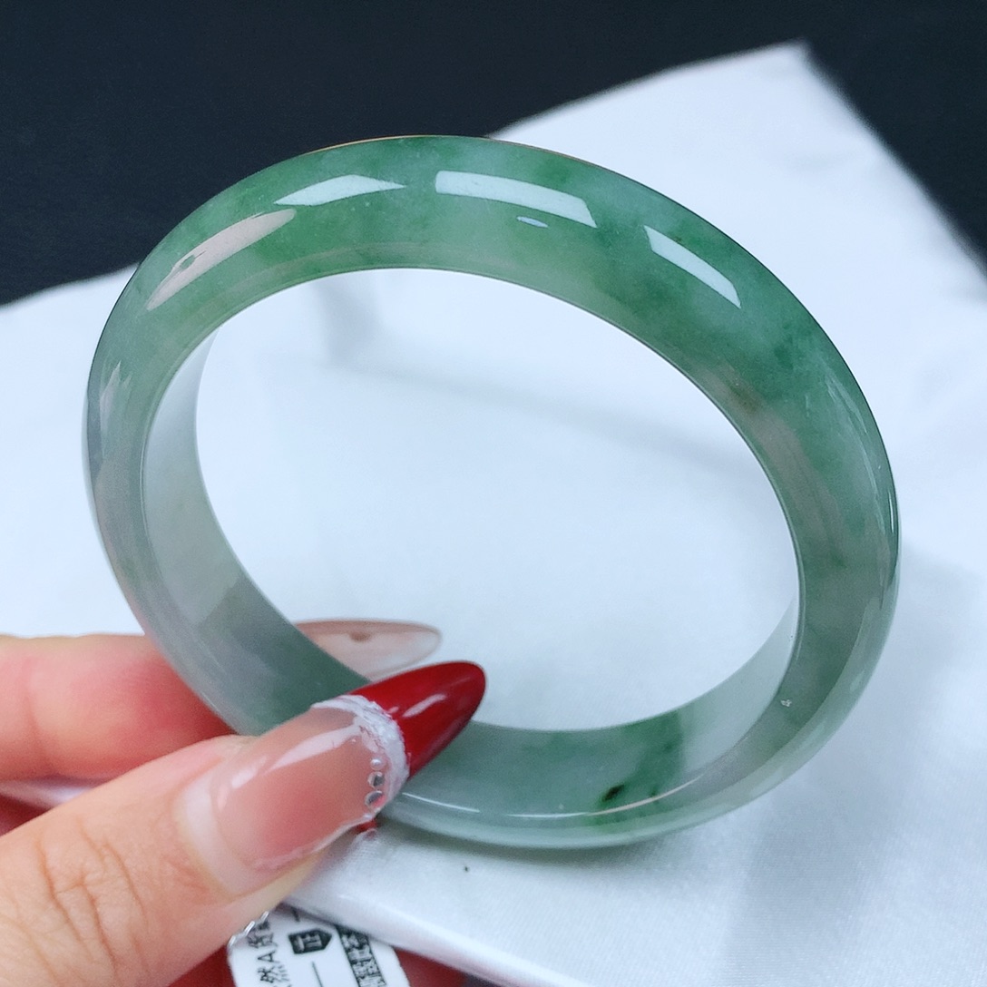 翡翠手镯未镶嵌56圈