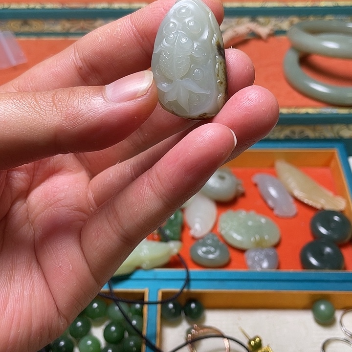 影***和田玉未镶嵌颈饰