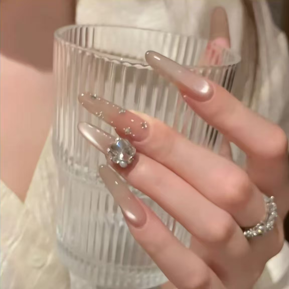 花田奶茶猫眼玻璃珠大钻长款穿戴甲新款高级感高级显白气质美甲