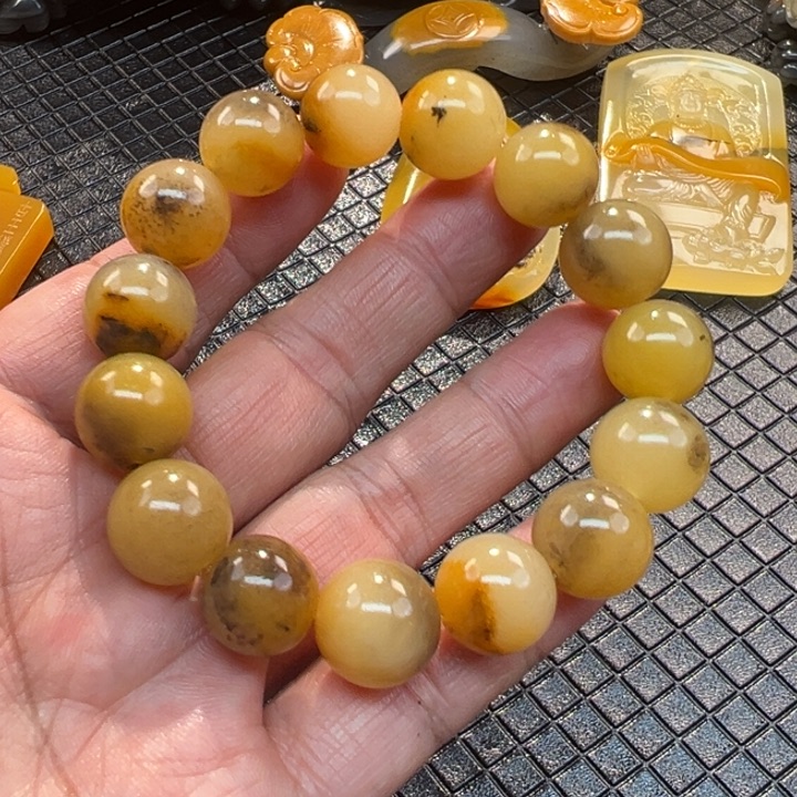 石英质玉（黄龙玉）颈饰未镶嵌