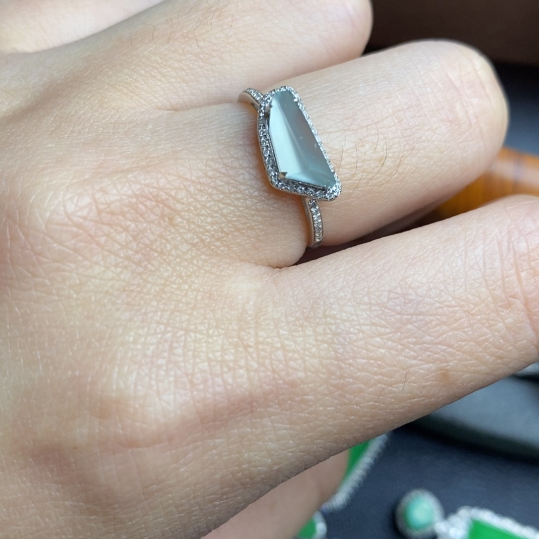 翡翠戒指18K金镶嵌18Ｋ金切割面戒指