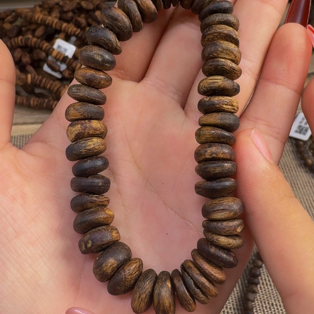 沉香吊坠海南莺歌绿棋单圈