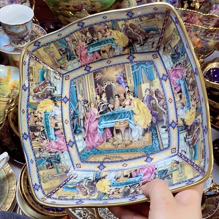 碗微瑕…………………………………………