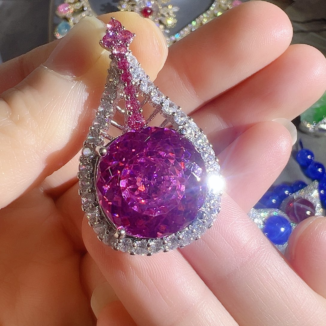 花岗石钨合金红色蓝色吊坠