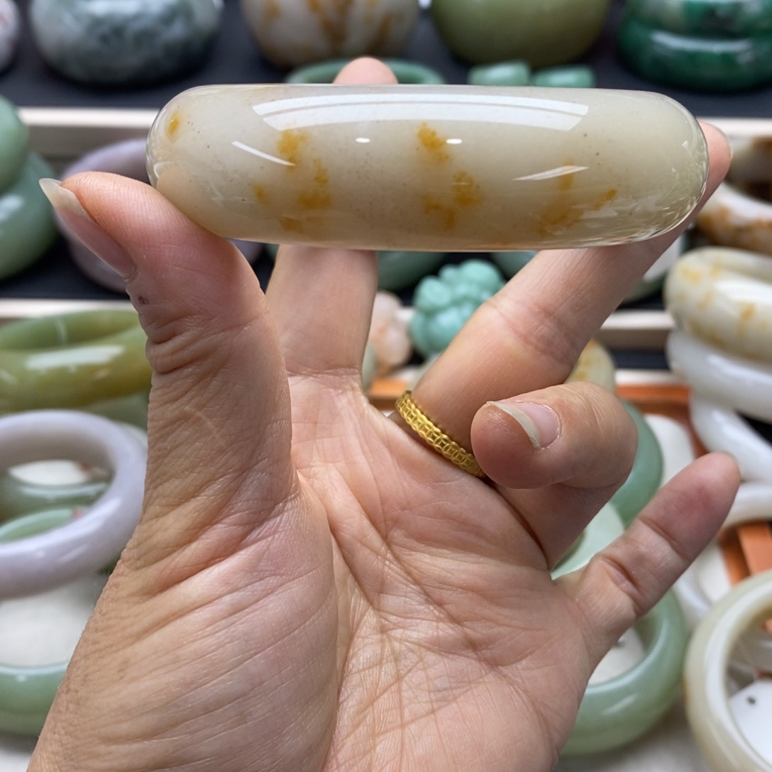 未镶嵌手镯石英质玉