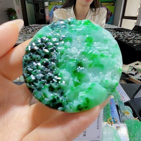 颈饰未镶嵌翡翠一个