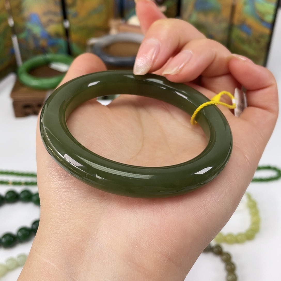 和田玉未镶嵌手镯