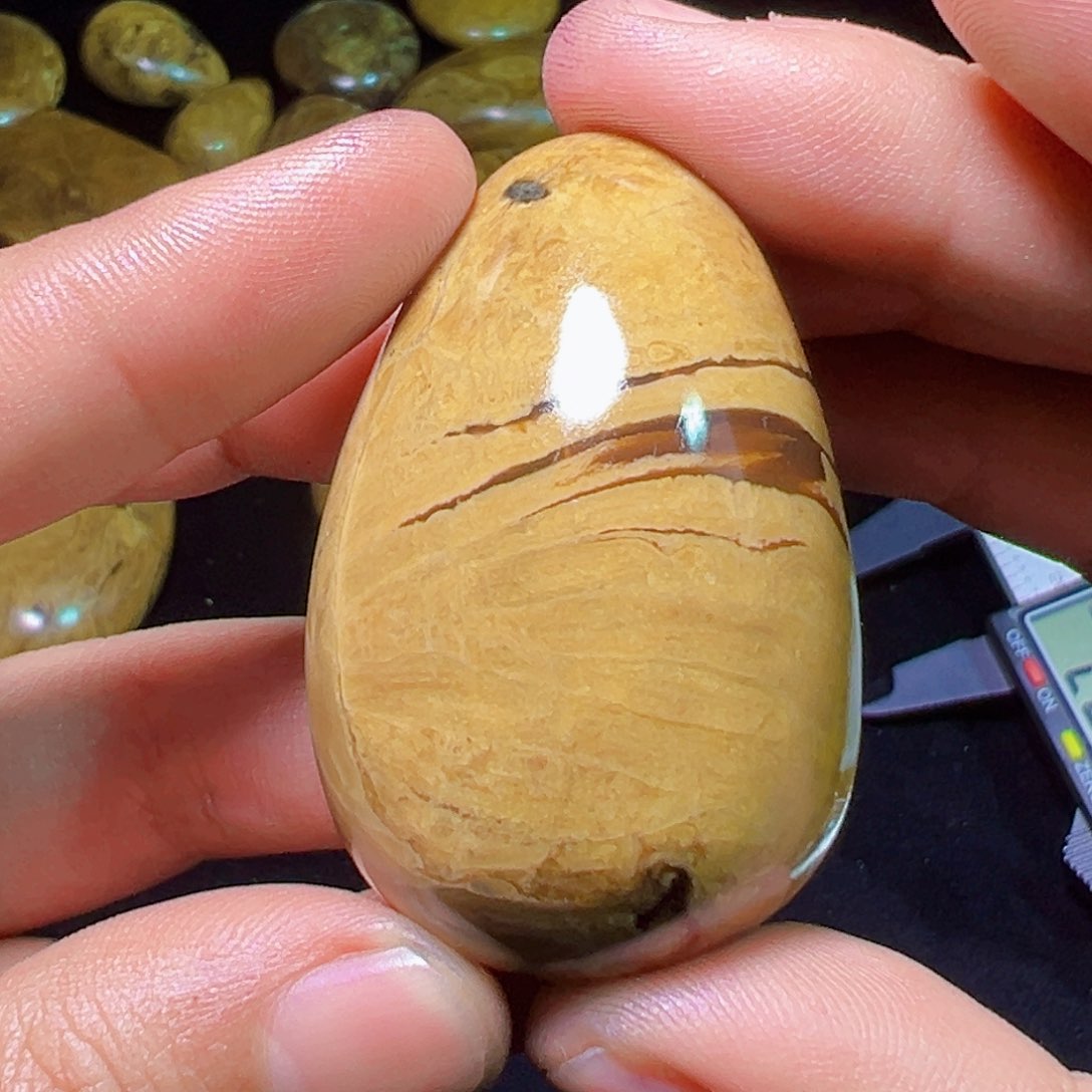 琥珀裸石未镶嵌琥珀