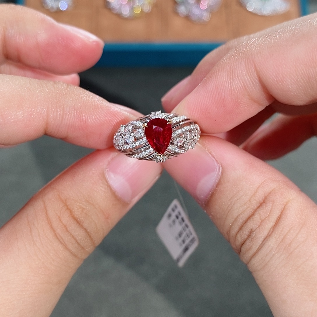 18K金镶嵌戒指红宝石1.49ct