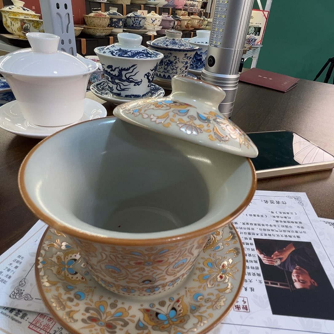 这些盖碗很漂亮！！！