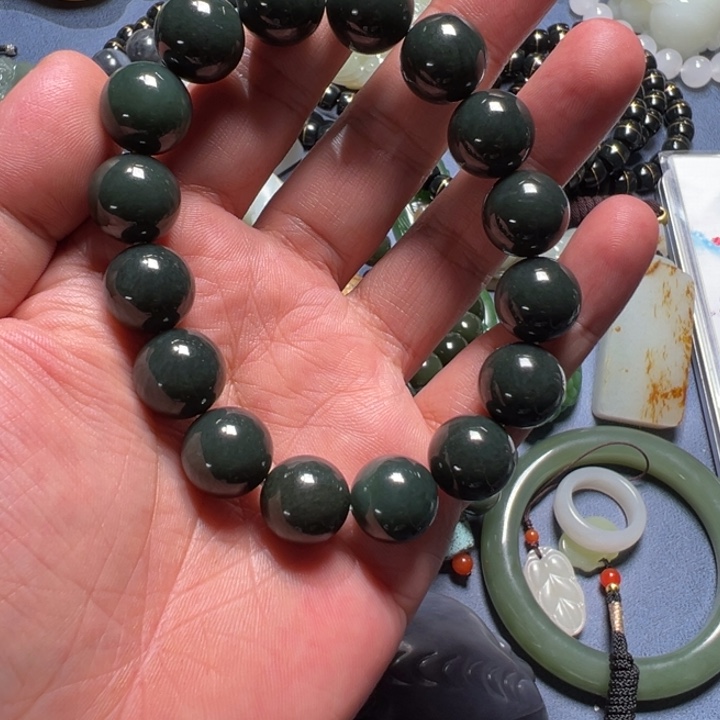 和田玉手链未镶嵌?****哼