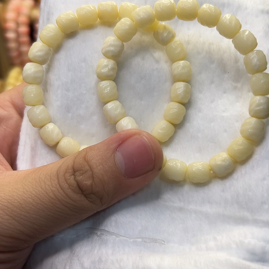 桃核把件0.8驼牙雕刻