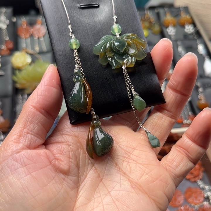 蛇纹石玉耳饰未镶嵌