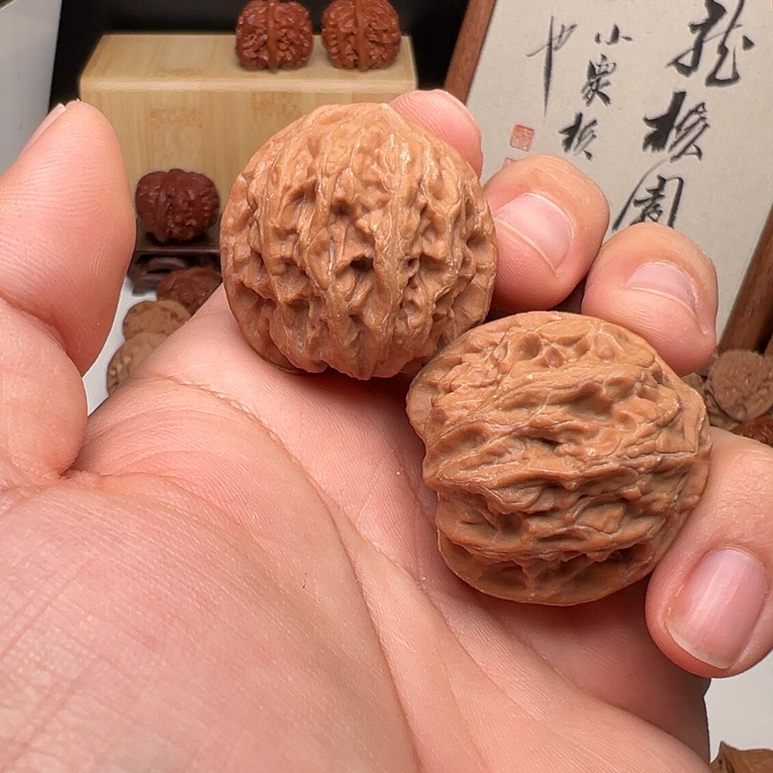 随***缘吊坠文玩核桃野生