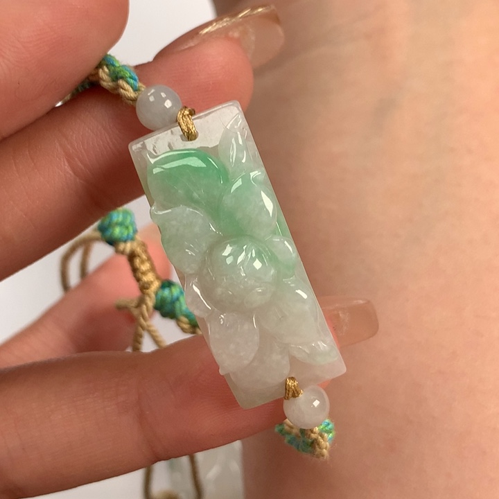 翡翠颈饰未镶嵌手牌