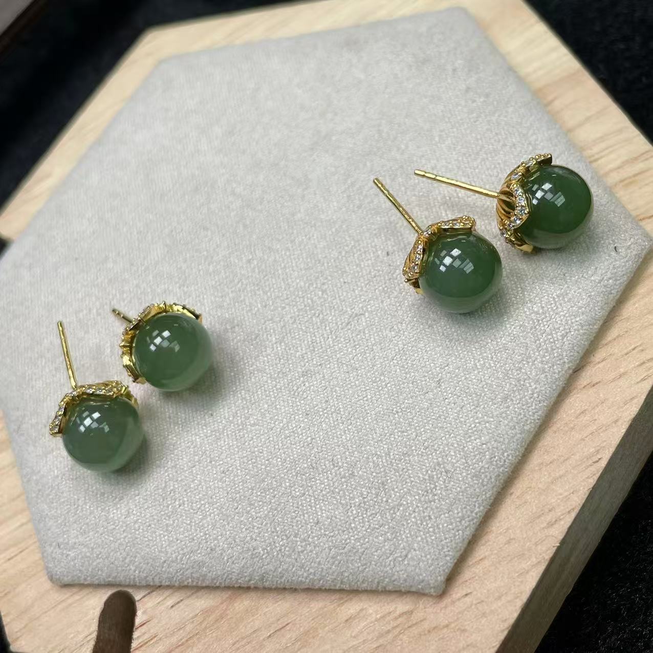 554705T14-3AH26-和田玉耳饰-多样性/发其一