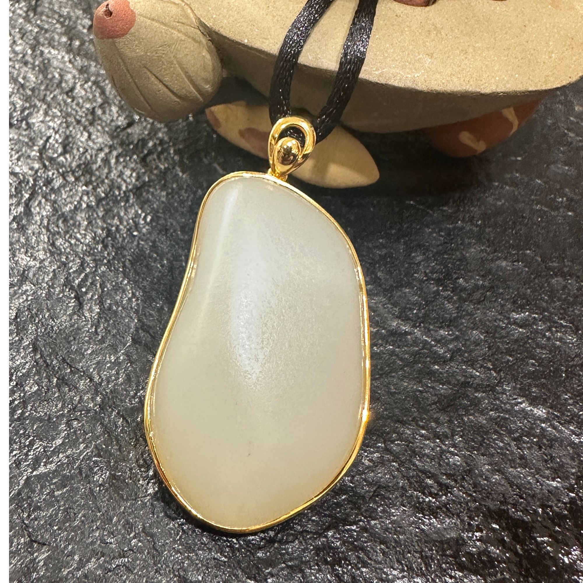 17.914克锁骨吊坠原石