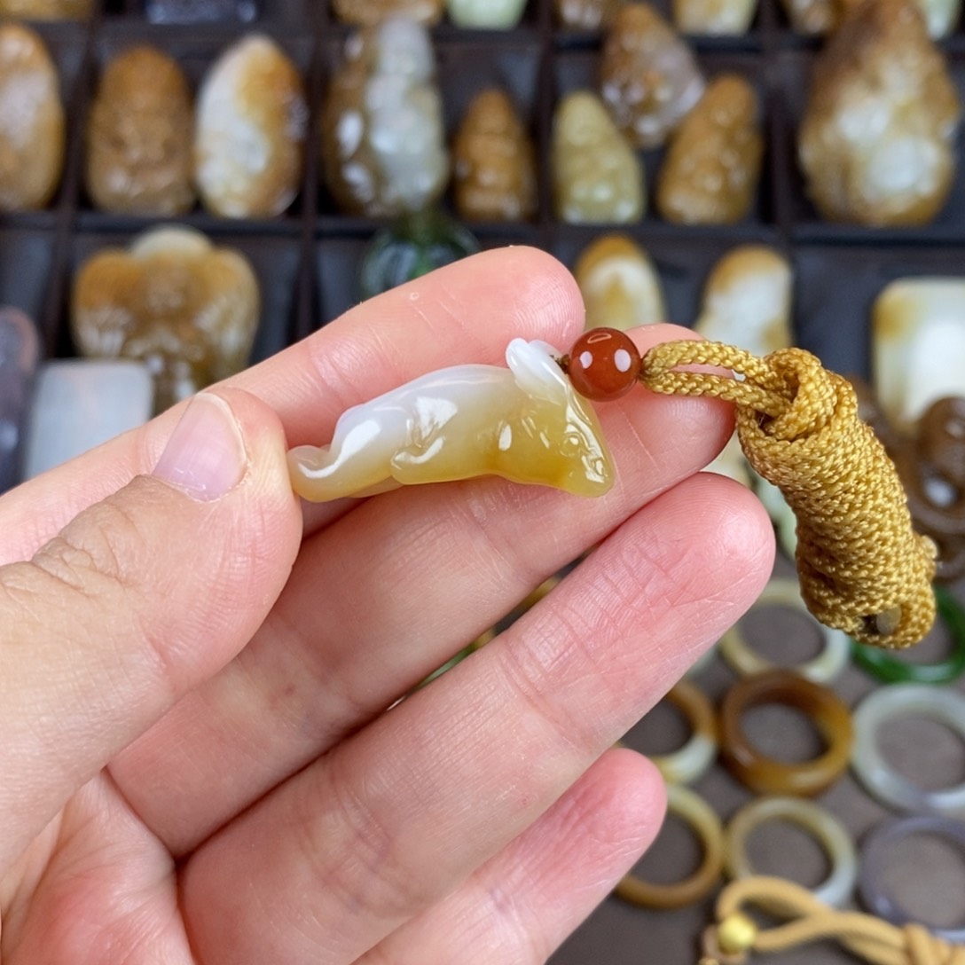 和田玉颈饰未镶嵌