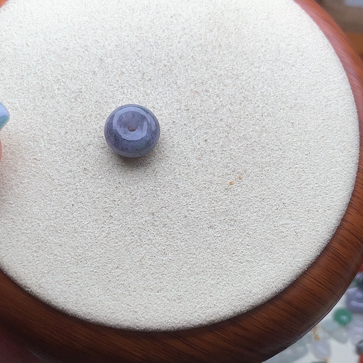 翡翠未镶嵌颈饰紫乌鸡扣子