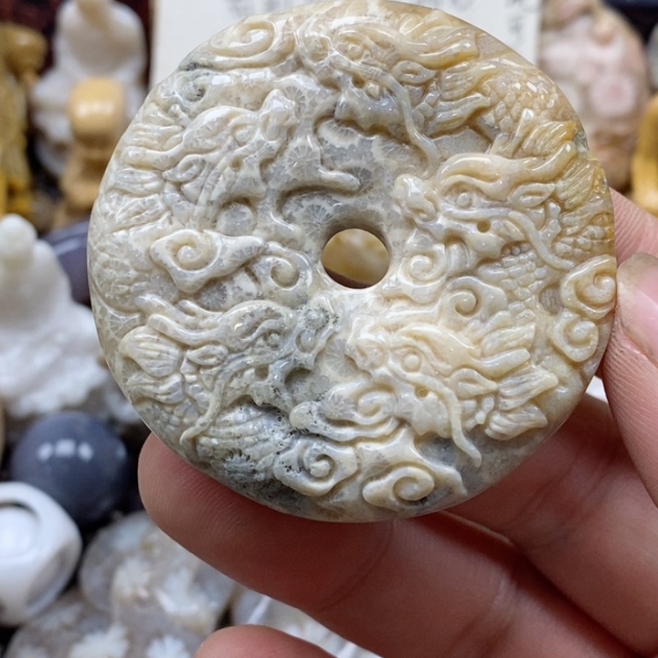 颈饰未镶嵌硅化珊瑚（珊瑚玉）有瑕