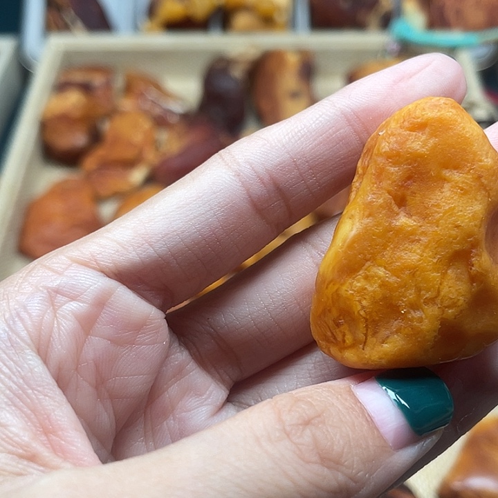 琥珀未镶嵌珠宝奇石